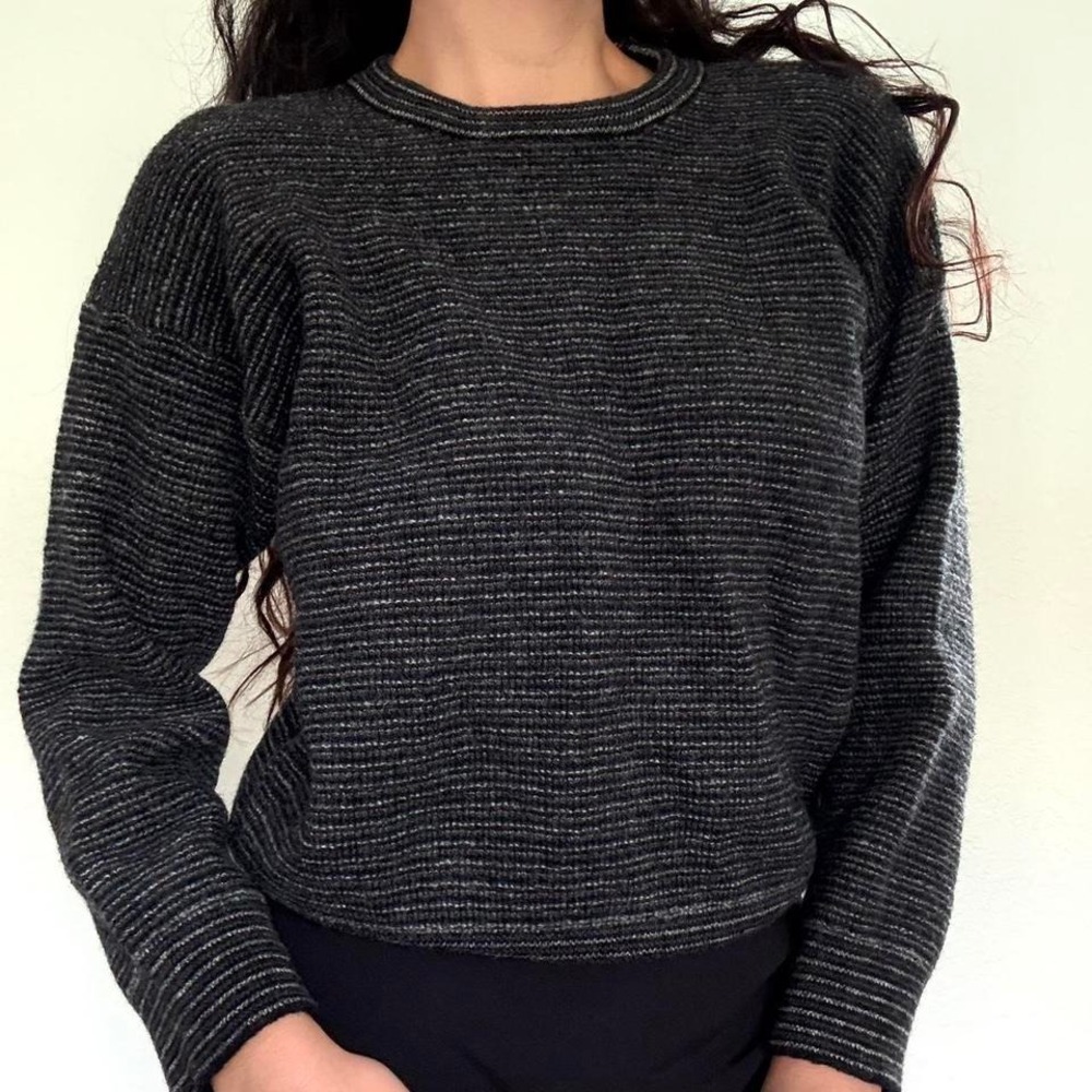 100% merino wool 90s cozy black and gray striped knit sweater